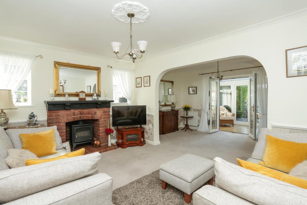 Grasmere Road, Chestfield, Whitstable 2 bed detached bungalow £555,000