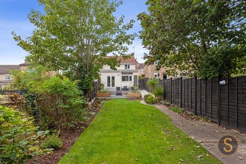 7 Beech Drive, Berkhamsted, HP4 2JW