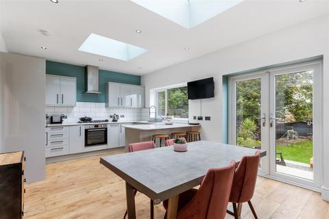 7 Beech Drive, Berkhamsted, HP4 2JW