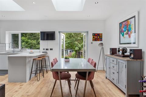 7 Beech Drive, Berkhamsted, HP4 2JW