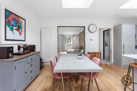 7 Beech Drive, Berkhamsted, HP4 2JW