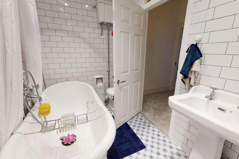 Flat 3, 39 Augusta Gardens, Folkestone, CT20 2RT