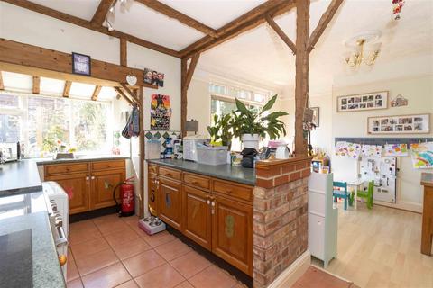 25 Browning Road, Worthing, BN11 4NR