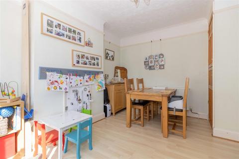 25 Browning Road, Worthing, BN11 4NR