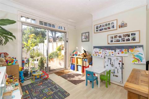 25 Browning Road, Worthing, BN11 4NR