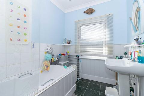 25 Browning Road, Worthing, BN11 4NR