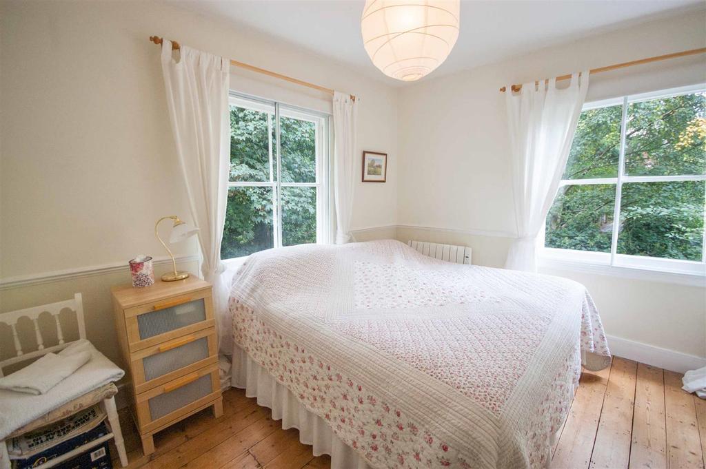 Bed 2.jpg