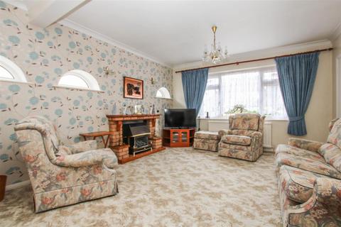 53 Burses Way, Hutton, Brentwood, CM13 2PS