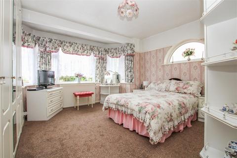 53 Burses Way, Hutton, Brentwood, CM13 2PS