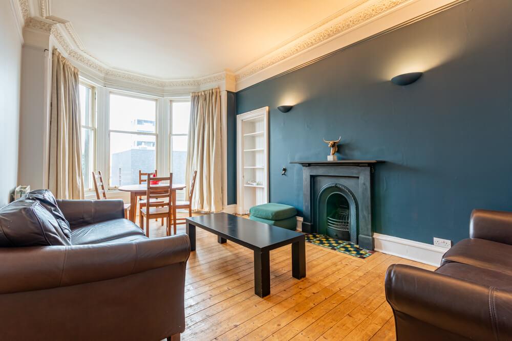 McDonald Road Edinburgh EH7 4NQ... 2 bed flat £1,250 pcm (£288 pw)
