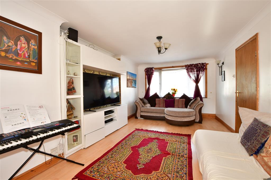 Blendworth Crescent, Havant, Hampshire 4 bed terraced house £270,000