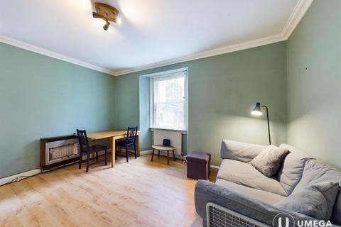 2 bedroom flat to rent, Simon Square, South Side, Edinburgh, EH8