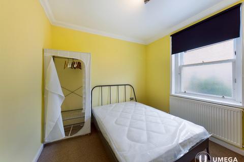 2 bedroom flat to rent, Simon Square, South Side, Edinburgh, EH8