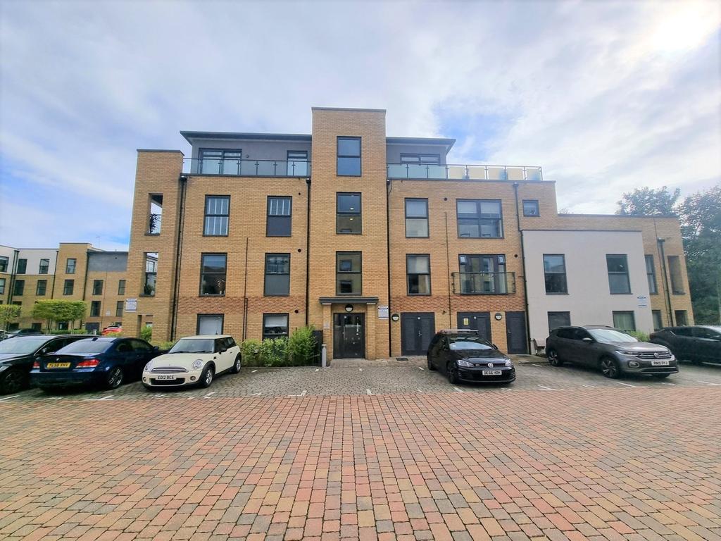 Broad Lane, Bracknell, Berkshire, RG12 1 bed apartment £235,000