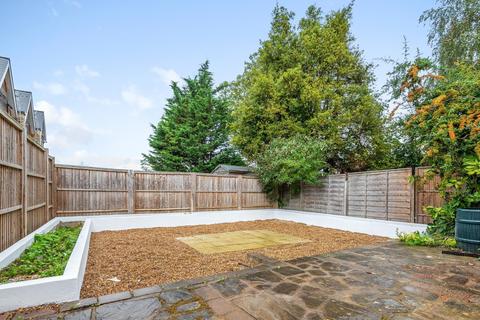 1, Grants Cottages Portsmouth Road, Esher, KT10 9AD