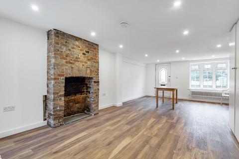 1, Grants Cottages Portsmouth Road, Esher, KT10 9AD