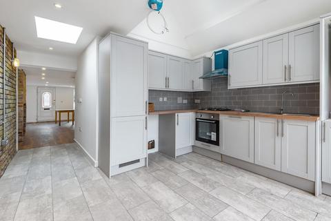 1, Grants Cottages Portsmouth Road, Esher, KT10 9AD