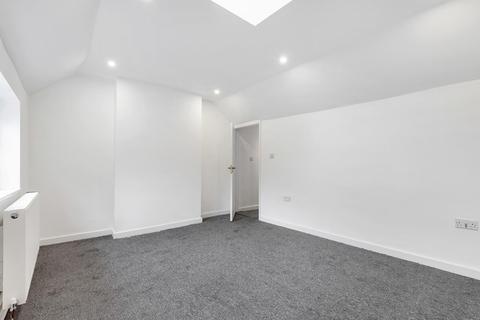 1, Grants Cottages Portsmouth Road, Esher, KT10 9AD