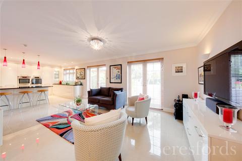 8 The Drive, Harold Wood, Romford, RM3 0DU