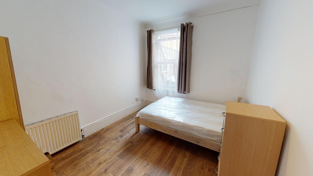 Lovely double bedroom in a house share