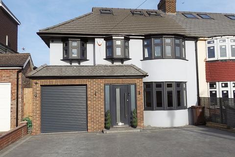 44 Walsingham Gardens, Epsom, KT19 0LU