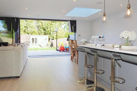44 Walsingham Gardens, Epsom, KT19 0LU