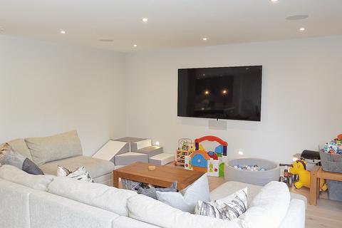 44 Walsingham Gardens, Epsom, KT19 0LU