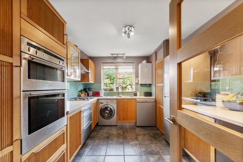 26 Lambourn Close, London, W7 2LN