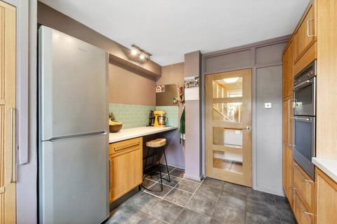 26 Lambourn Close, London, W7 2LN