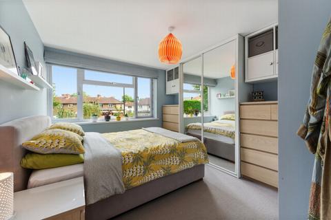 26 Lambourn Close, London, W7 2LN
