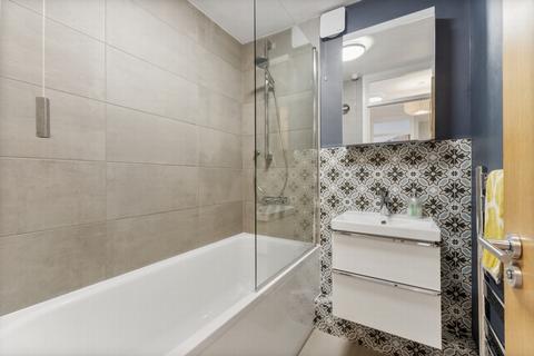 26 Lambourn Close, London, W7 2LN