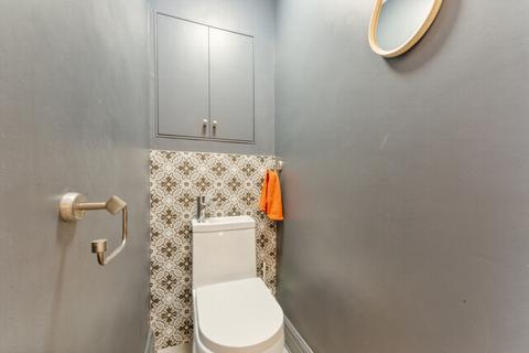 26 Lambourn Close, London, W7 2LN
