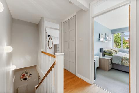 26 Lambourn Close, London, W7 2LN