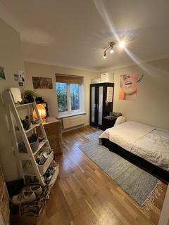 3 bedroom semi-detached house to rent, Nell Lane, Manchester M21