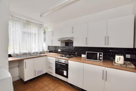5 Fifield Path, London, SE23 2AY