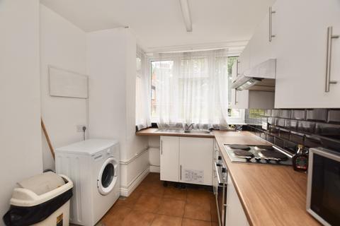 5 Fifield Path, London, SE23 2AY