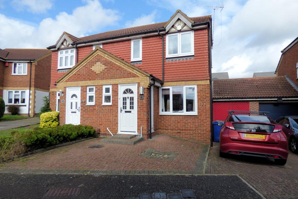 St Michaels Close, Aveley RM15 3 bed semidetached house £349,995
