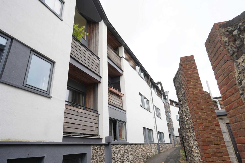 St Nicholas Lane, Lewes 2 bed apartment £375,000