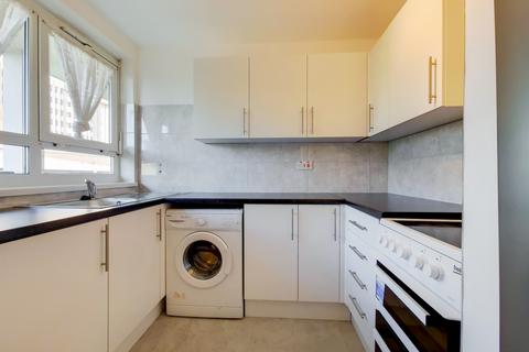 2 bedroom flat to rent, Gibbs Green, London, W14