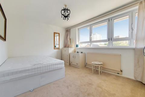 2 bedroom flat to rent, Gibbs Green, London, W14