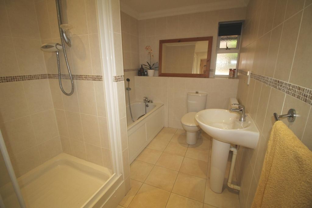 Bath / Shower / WC