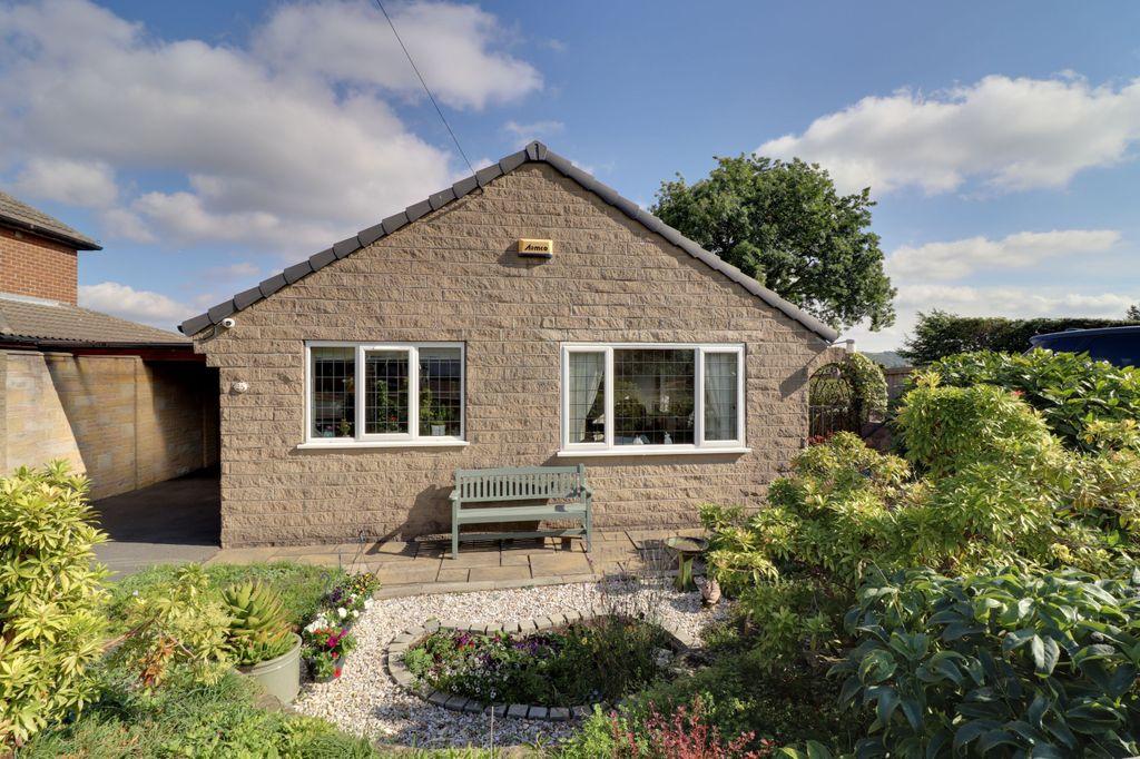 Edgemoor Road, Honley, Holmfirth HD9 6HP 3 bed detached bungalow £300,000
