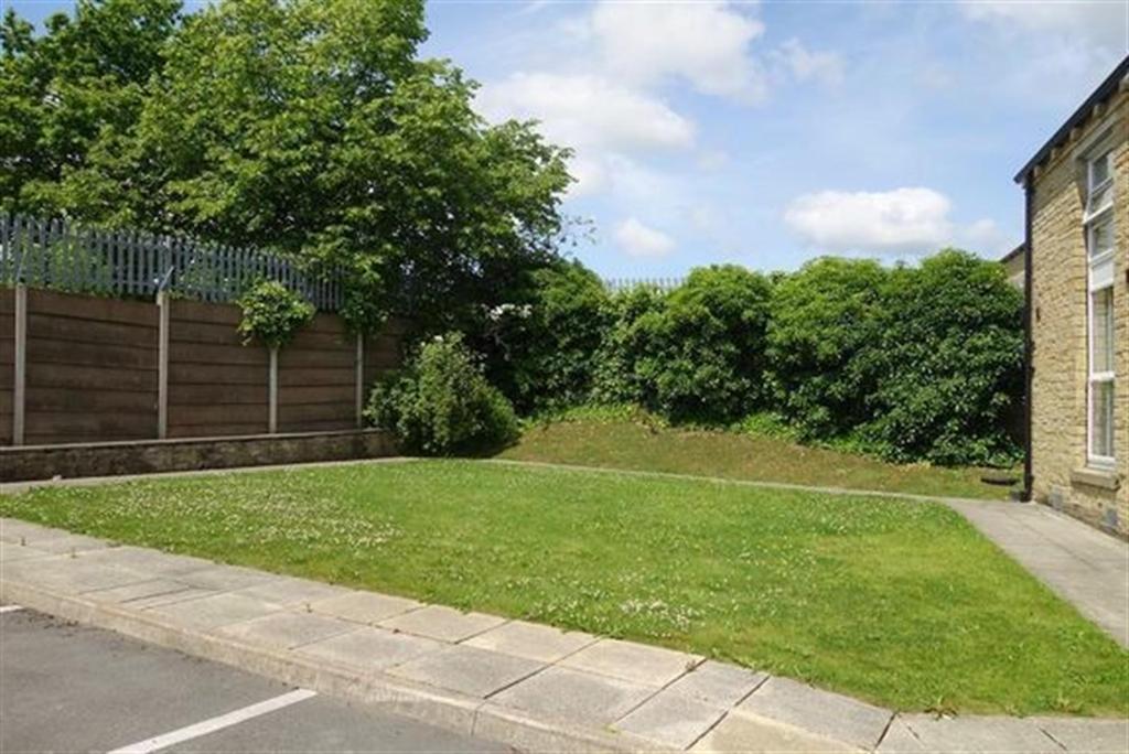 Chapel House, Club Lane, Ovenden... 2 bed apartment £475 pcm (£110 pw)