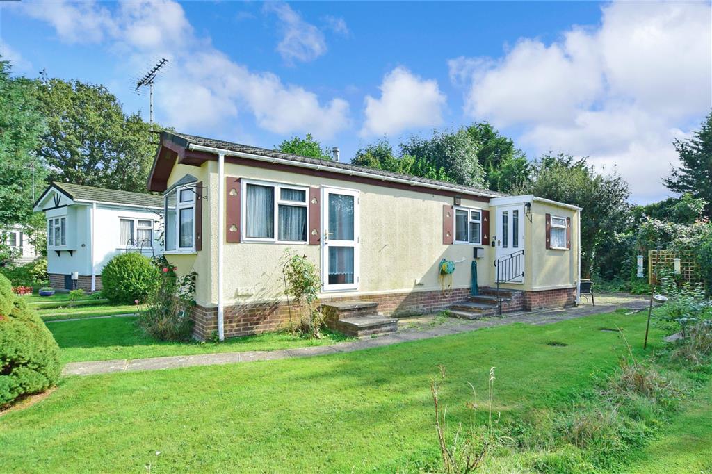 Worthing Road, Southwater Horsham, West Sussex 2 bed park home £100,000