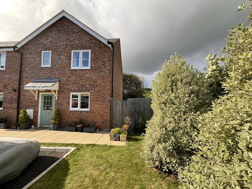 St James Court, North Curry, Taunton... 3 bed semidetached house £