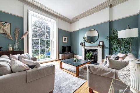 15 Canynge Square, Bristol, BS8 3LA