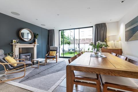 15 Canynge Square, Bristol, BS8 3LA