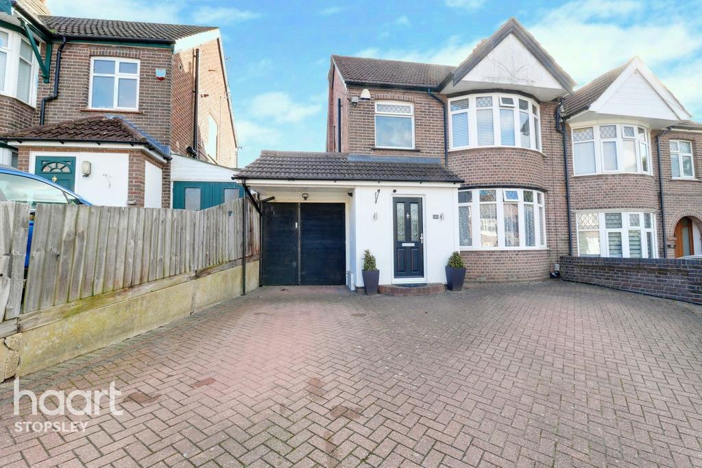 Woodbury Hill, Luton 3 bed semidetached house £410,000