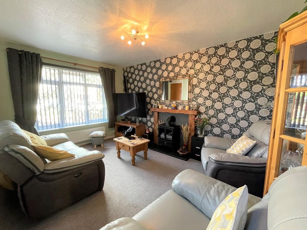 Weld Close, Staplehurst 3 bed semidetached house £369,950