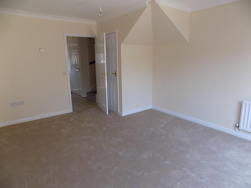 Cormorant Drive, Stowmarket 2 bed terraced house £750 pcm (£173 pw)
